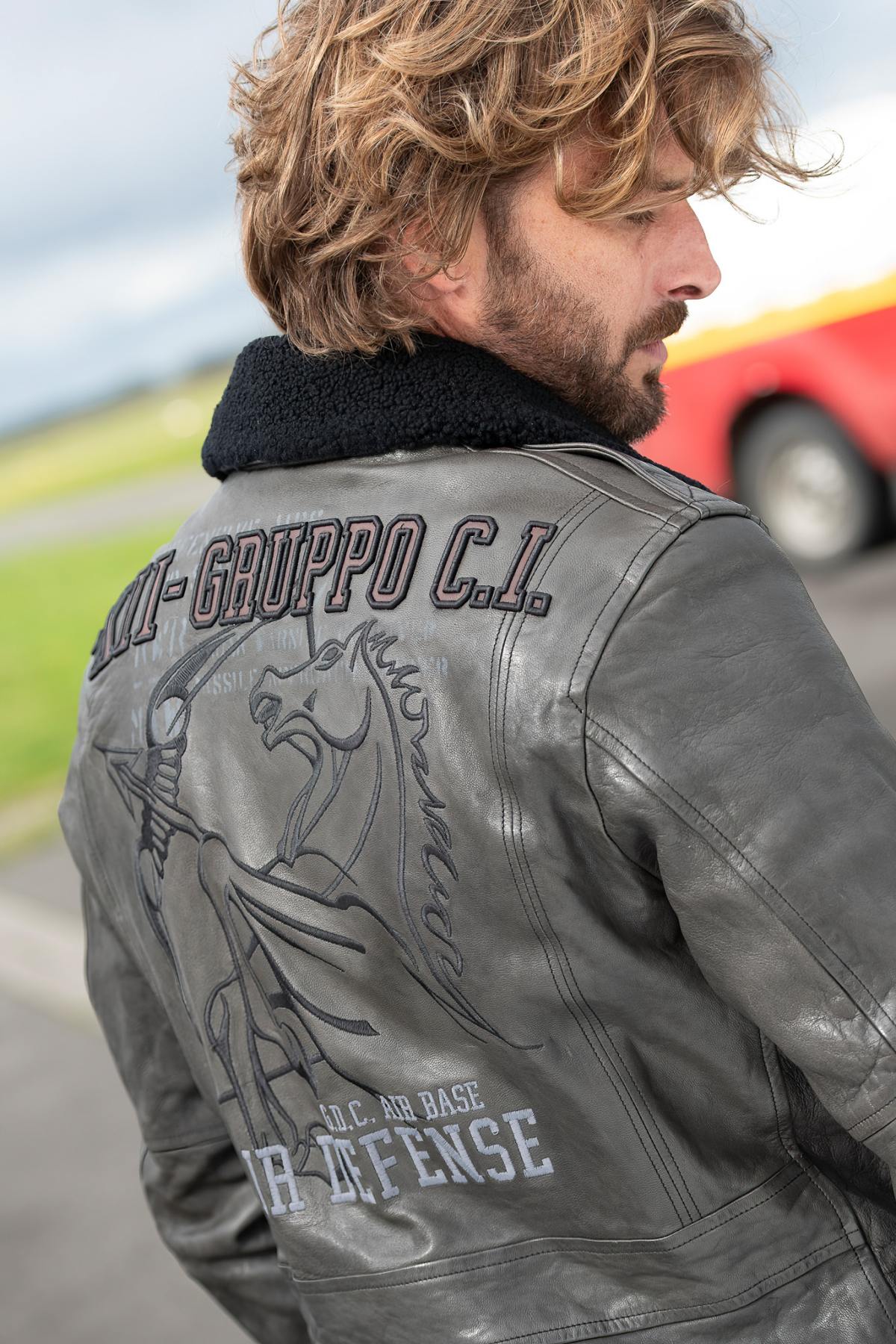 Aeronautica Militare's anthracite sheepskin jacket, crafted in Italy. - Image n°3