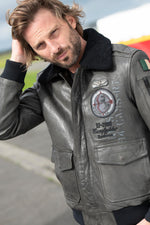 Aeronautica Militare's anthracite sheepskin jacket, crafted in Italy. - Image n°6