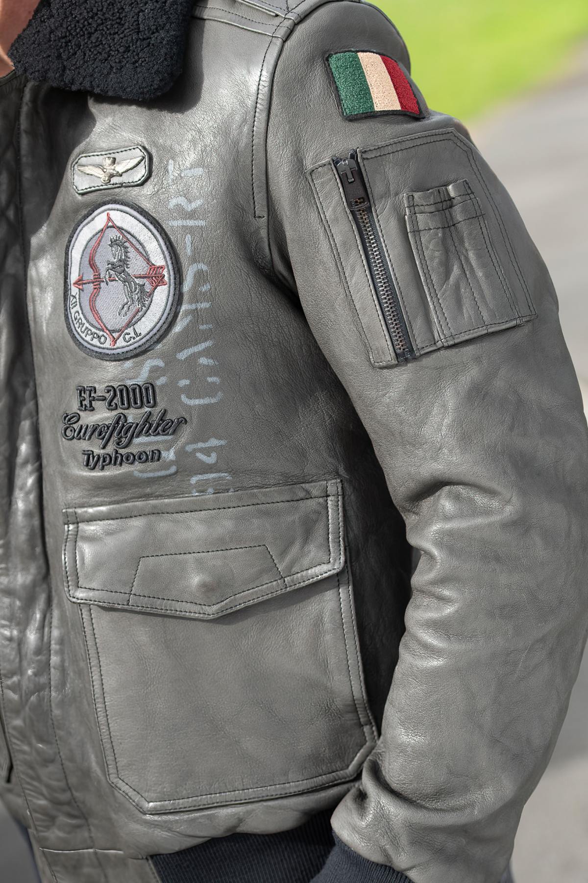 Aeronautica Militare's anthracite sheepskin jacket, crafted in Italy. - Image n°5