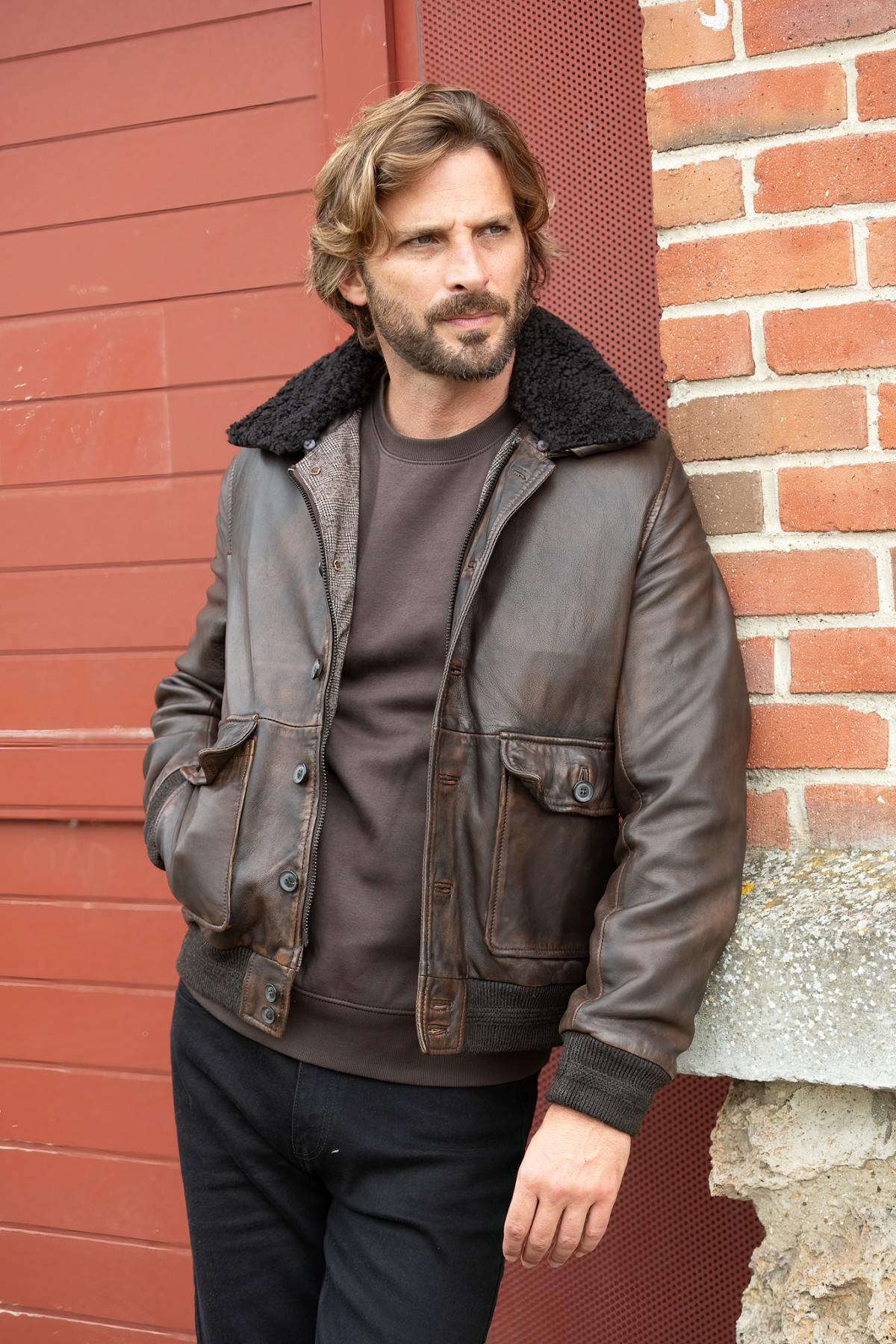 Dark brown lambsheep leather aviator with vegan fur collar. - Image n°2