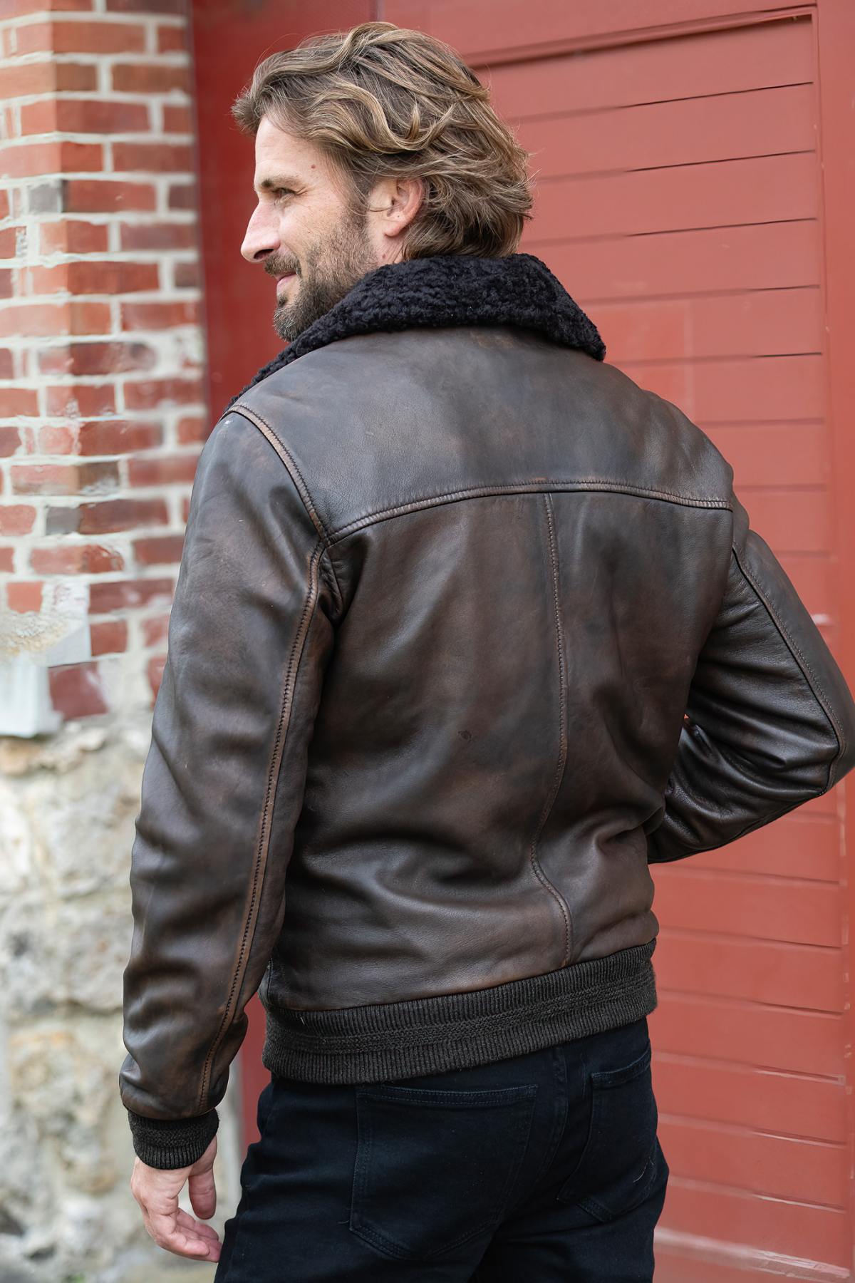 Dark brown lambsheep leather aviator with vegan fur collar. - Image n°5