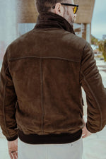 Aged whisky goatskin suede, burnt for a dark, lustrous finish. Tri-season versatility with removable lining. - Image n°3