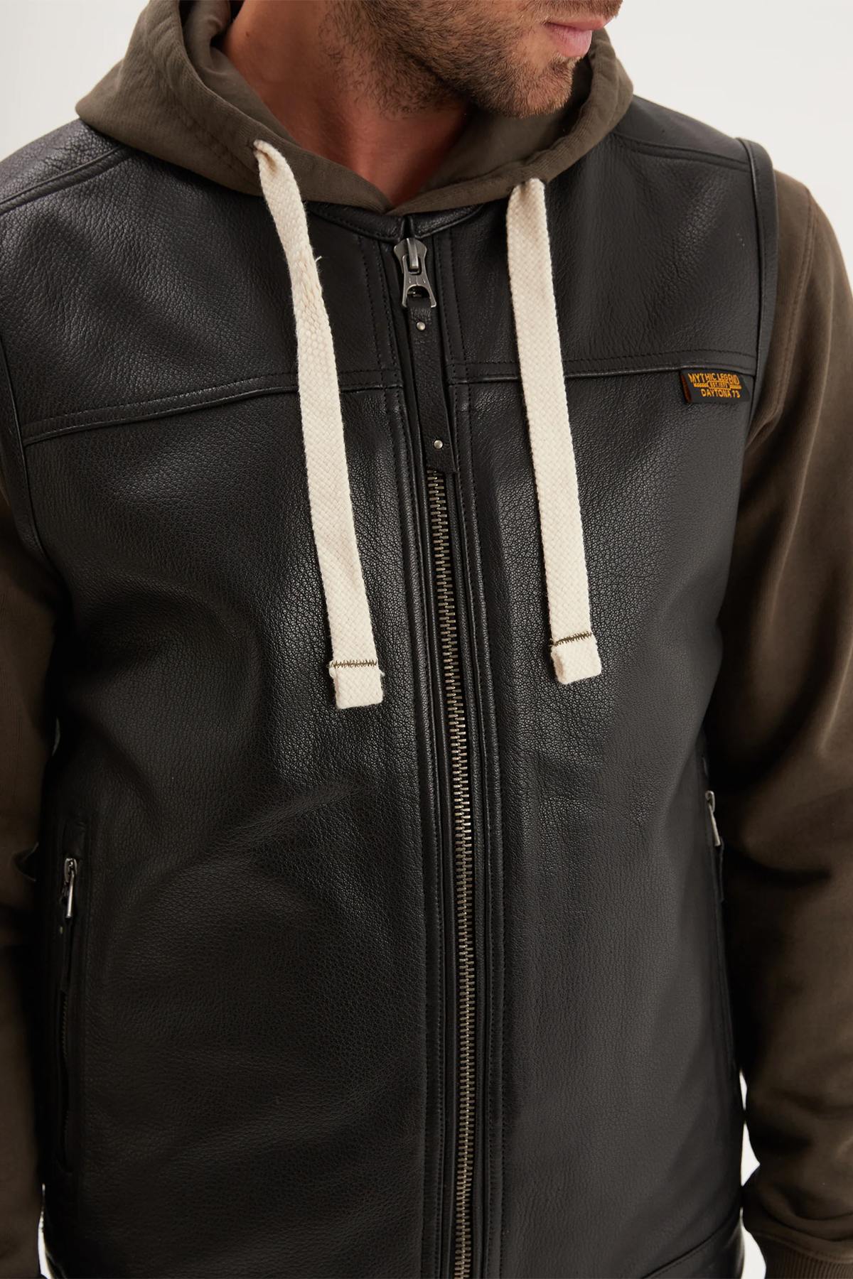 Black goat leather waistcoat, textured and adjustable for a sharp fit. - Image n°8