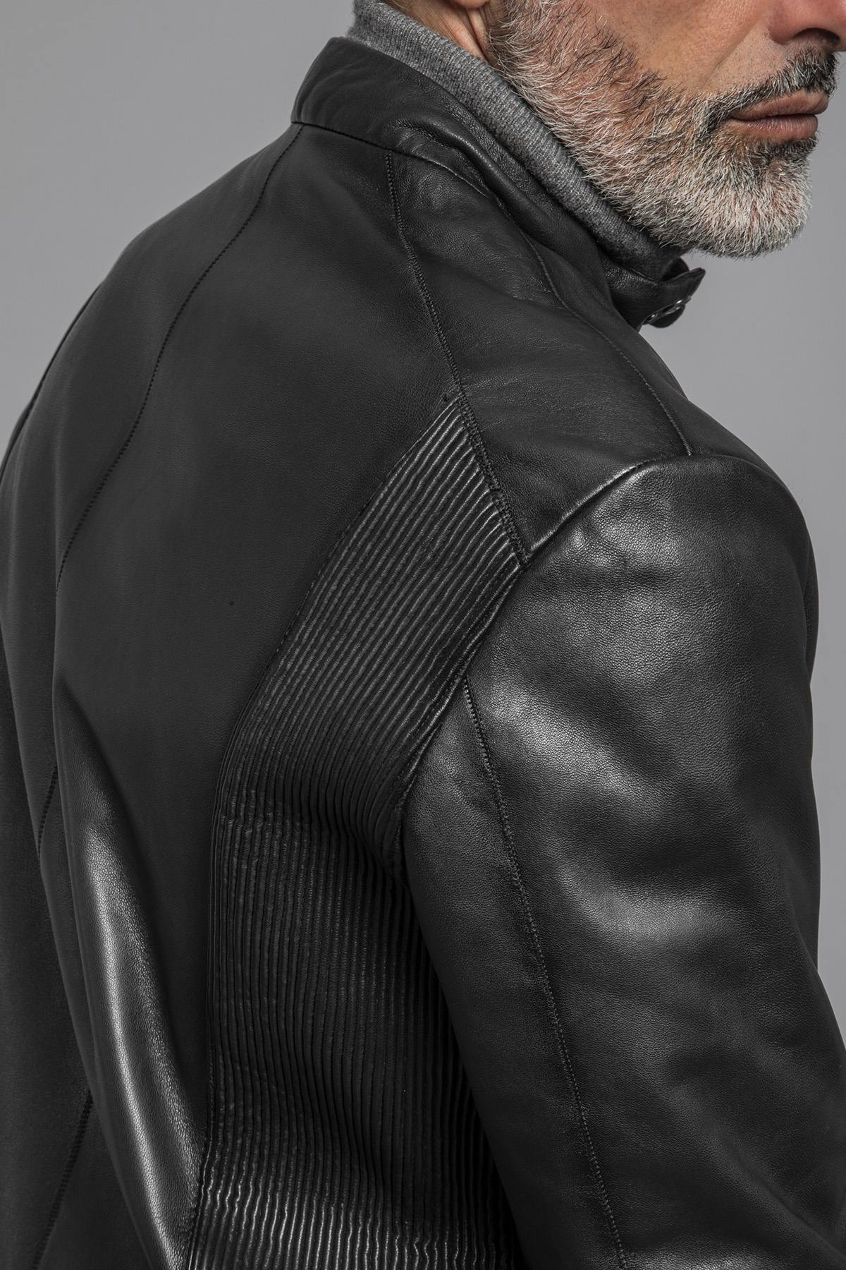 Reversible lambskin jacket: biker style or quilted warmth in one. - Image n°9