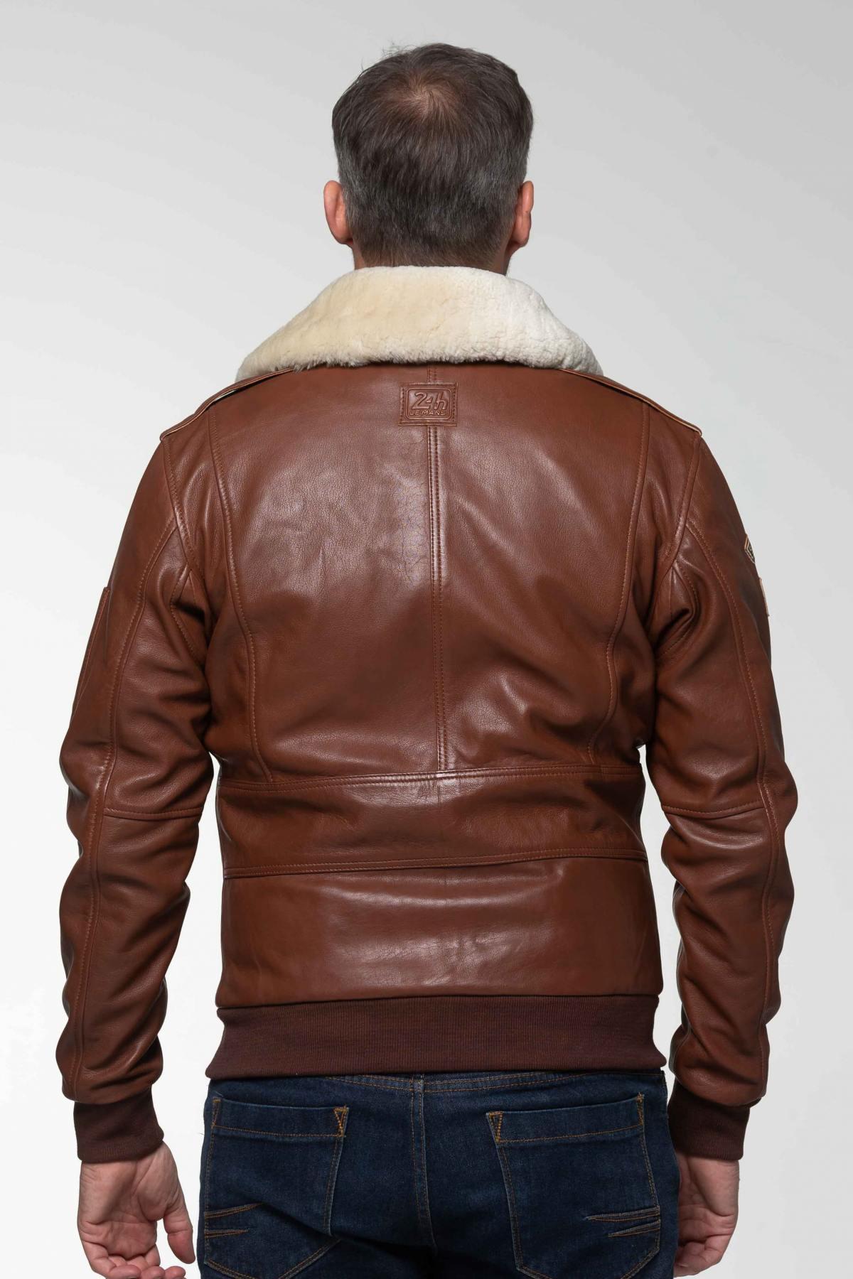 Crown Tortoise sheepskin jacket, aviator-inspired for year-round wear. - Image n°4