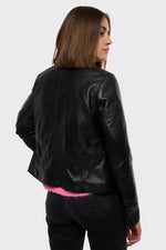 The Lexia Noir 501: a black sheep leather jacket with a relaxed fit. - Image n°3