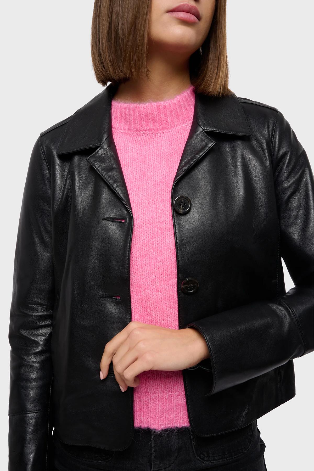 The Lexia Noir 501: a black sheep leather jacket with a relaxed fit. - Image n°1
