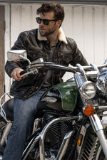 Buffalo leather trucker jacket with rapid patina for vintage charm. - Image n°1