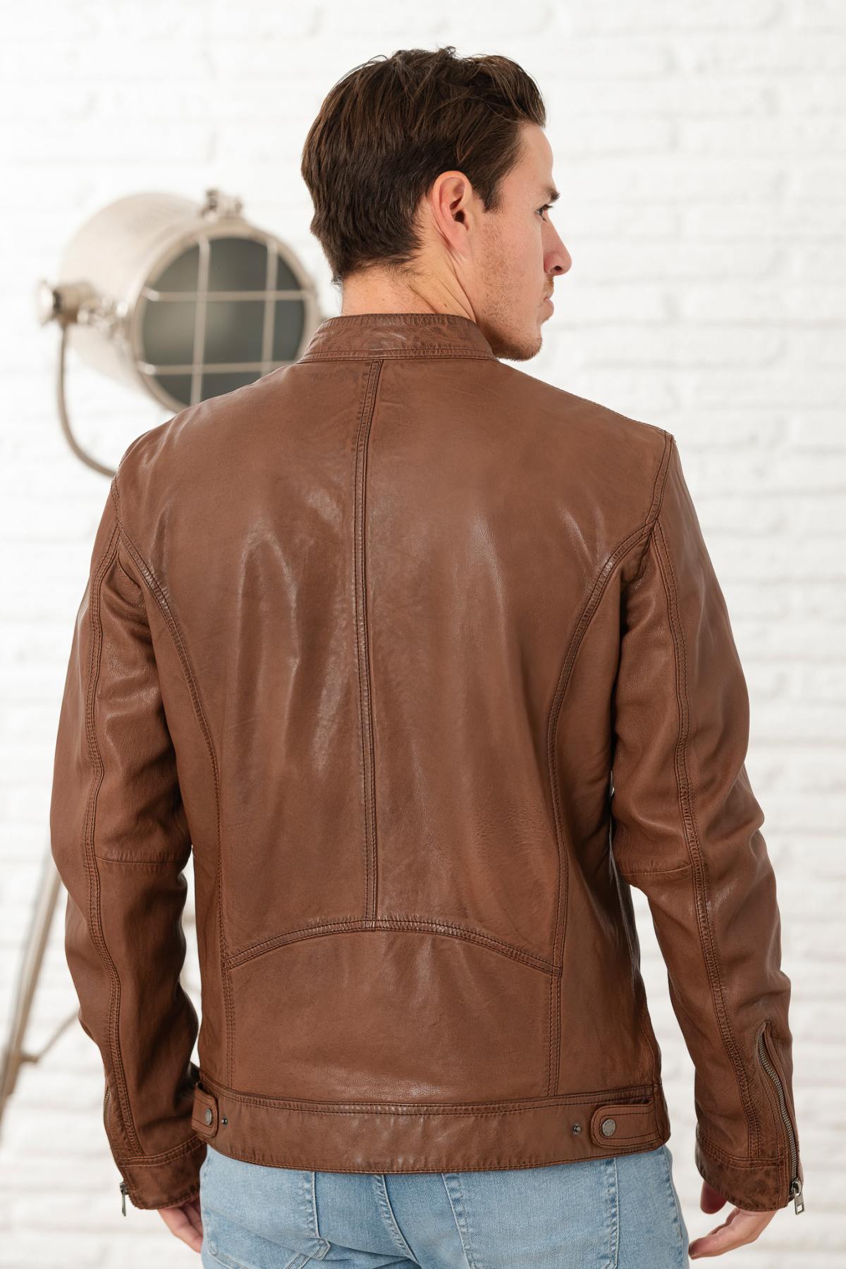 Tan sheep leather jacket with a regular fit and timeless appeal. - Image n°2