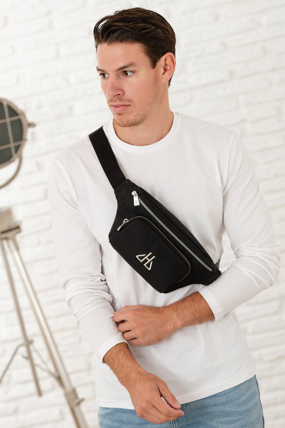 Black fanny pack with metallic logo - Image n°2