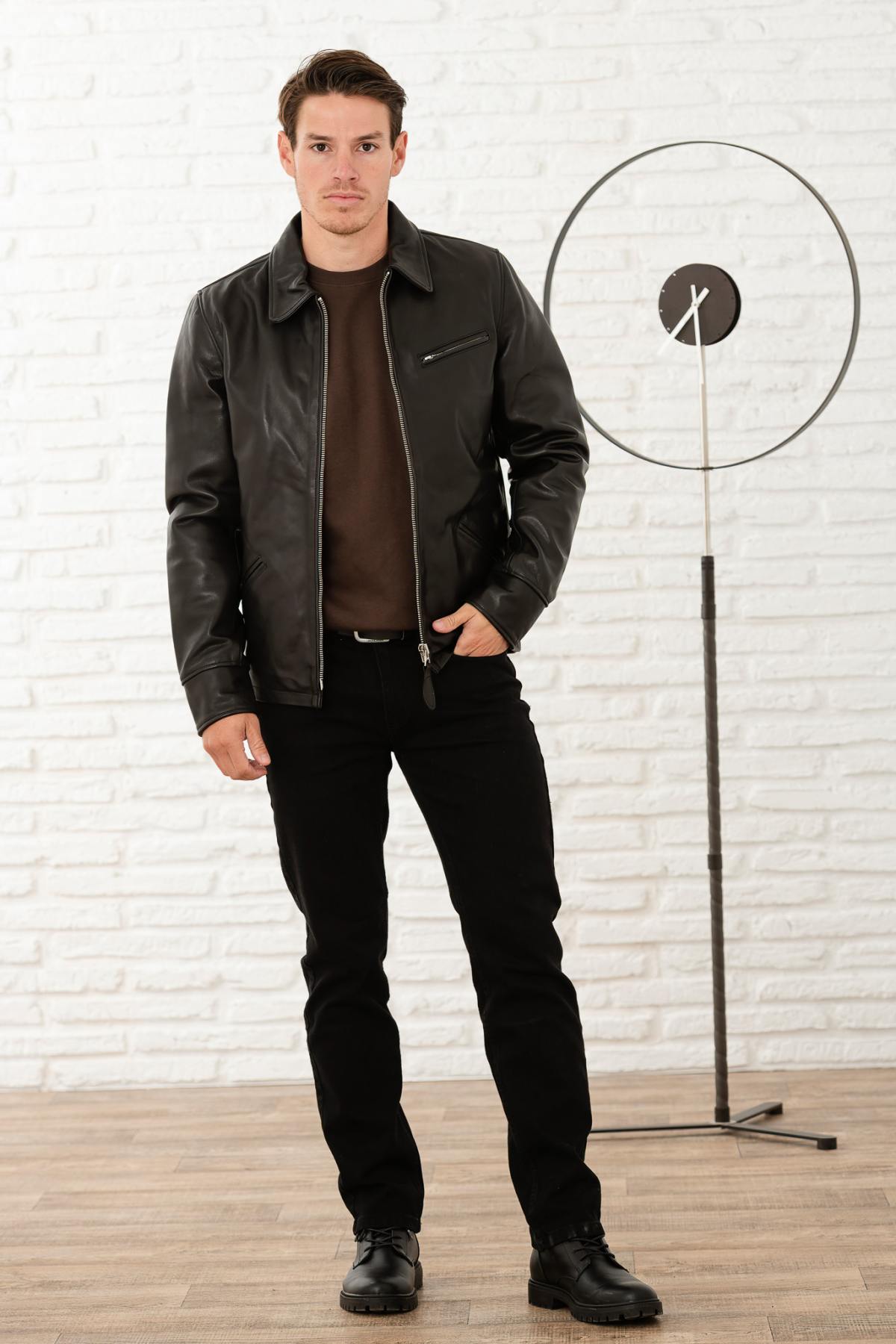 Schott's LC9521D: a refined black cowhide jacket for effortless style. - Image n°3