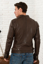 Rich brown sheepskin jacket, skinny fit. Sharp, timeless and casual. - Image n°2