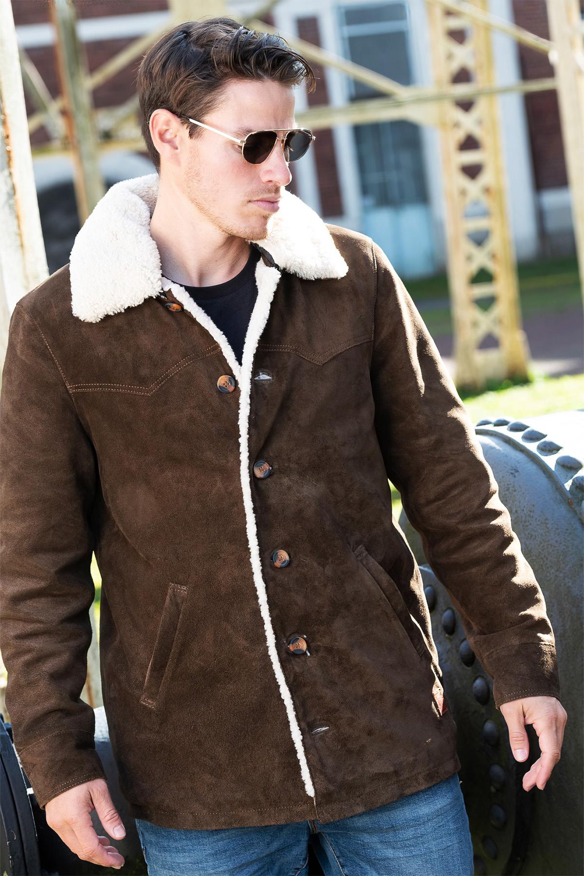 Thick buffalo suede jacket with sherpa warmth for winter. - Image n°1
