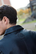 Steve McQueen's black sheep leather jacket-timeless and rugged. - Image n°5