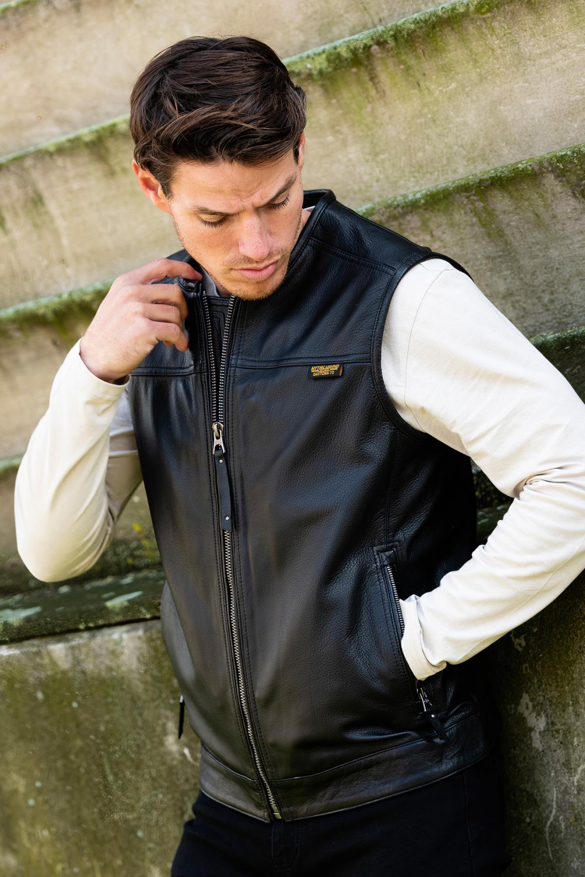 Black goat leather waistcoat, textured and adjustable for a sharp fit. - Image n°1
