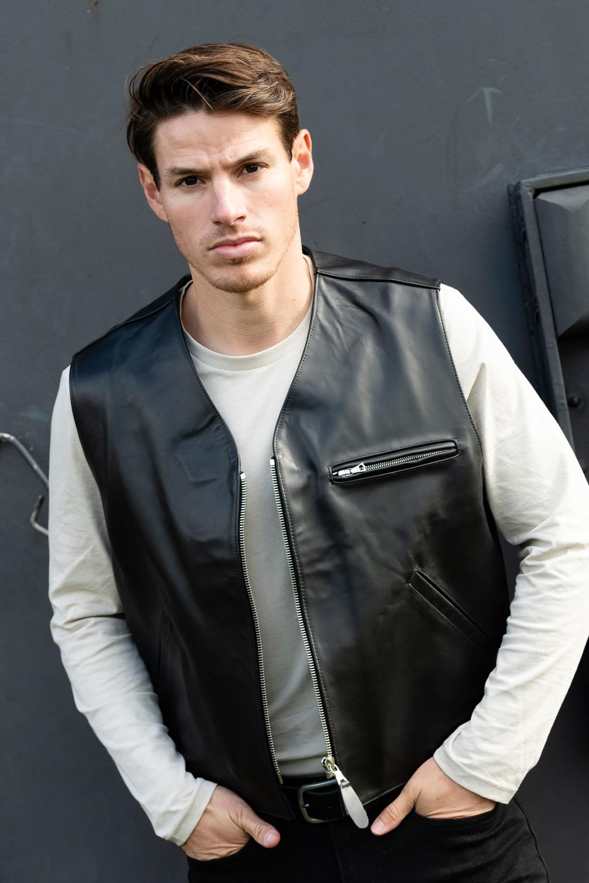 French-crafted horsehide waistcoat with Harris Tweed lining by Buco. - Image n°6