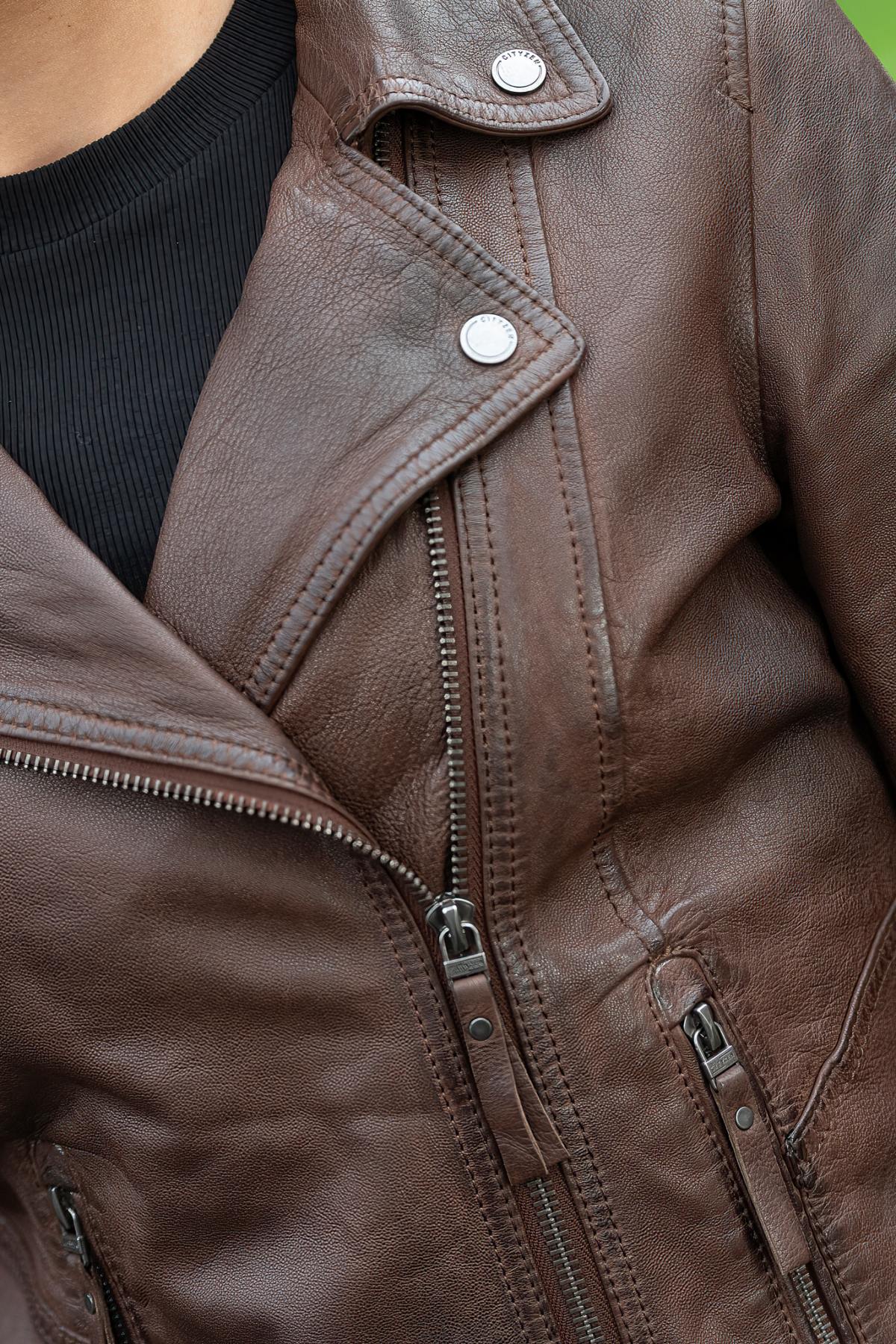 Brown leather jacket with an asymmetrical collar - Image n°6