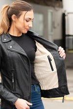 Slimfit aged sheepskin jacket in black, a bold biker statement. - Image n°4