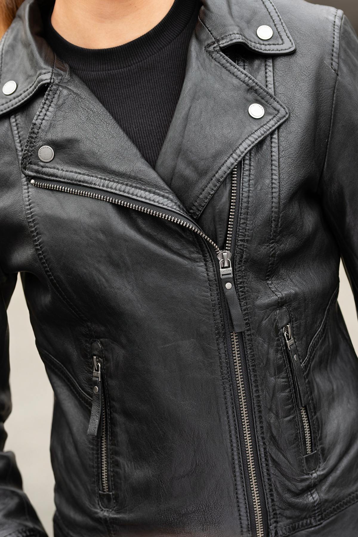 Slimfit aged sheepskin jacket in black, a bold biker statement. - Image n°2