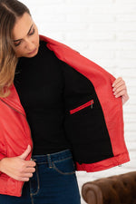 Fiery red perfecto in soft, vegetable-tanned sheepskin. - Image n°7