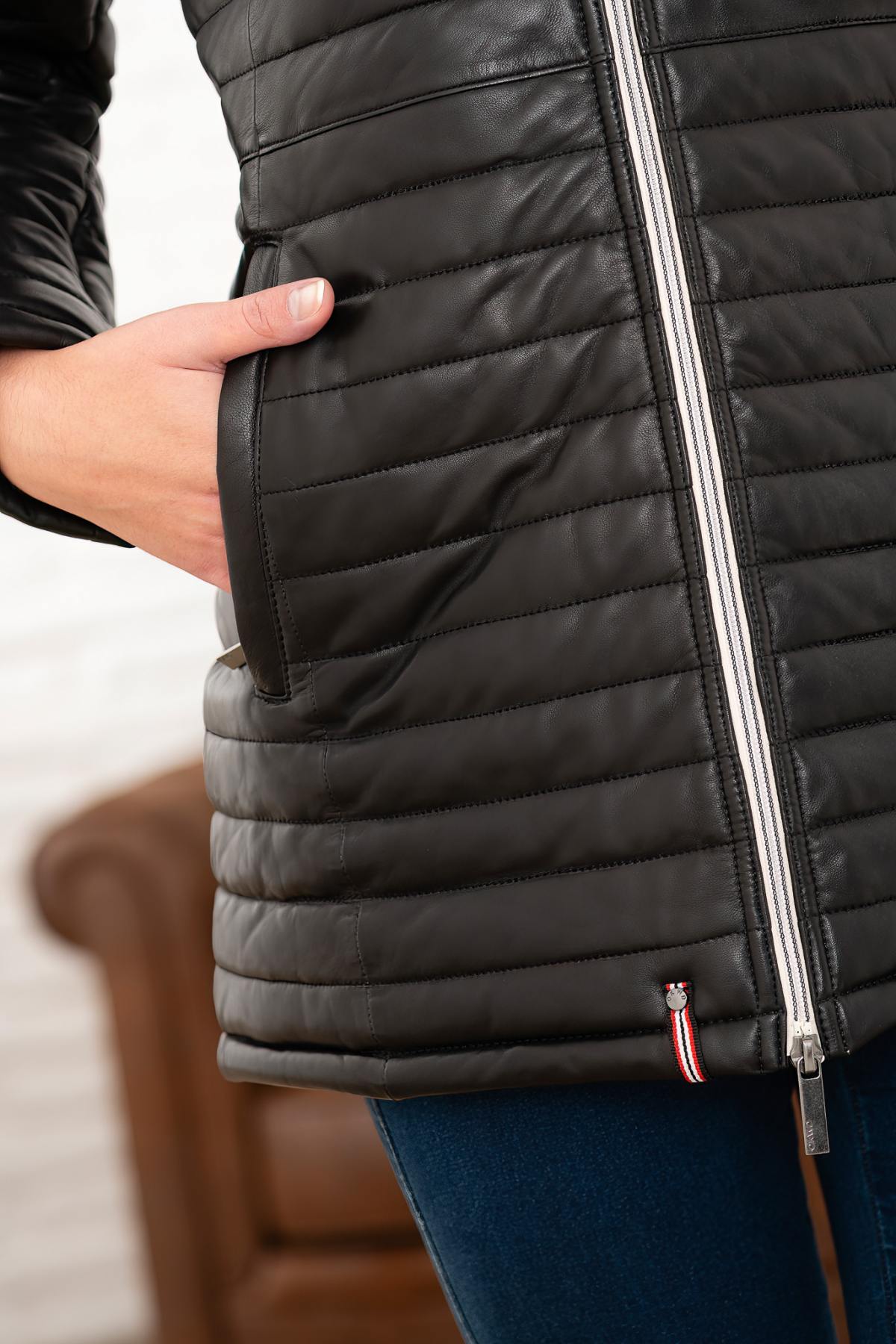 Slim black sheepskin coat, vegetable-tanned. Zip-fronted and lined. - Image n°5