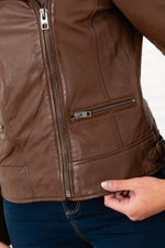 Oakwood's tobacco perfecto in vegetable-tanned sheepskin. - Image n°7