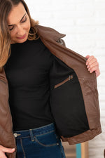 Oakwood's tobacco perfecto in vegetable-tanned sheepskin. - Image n°5