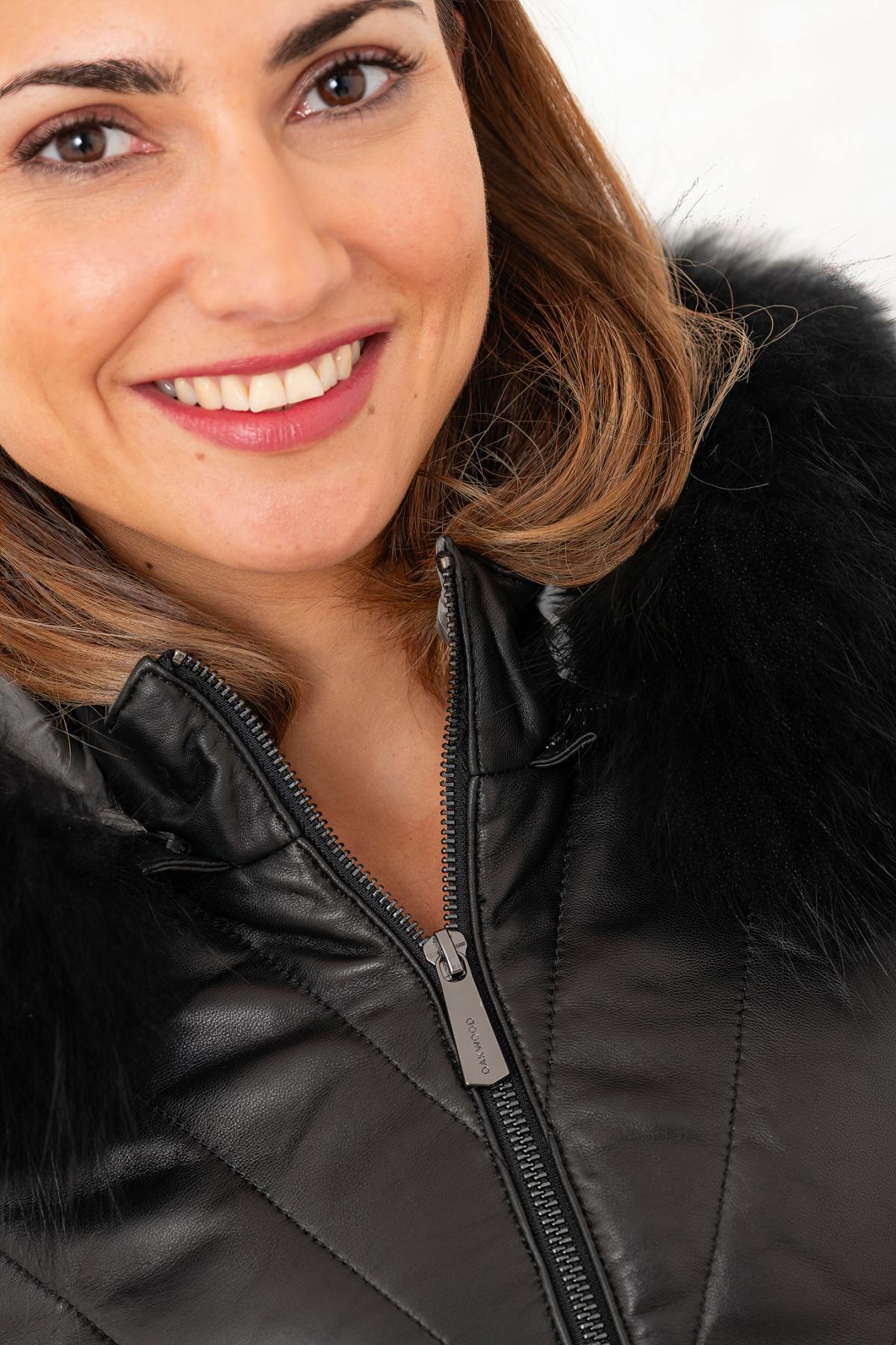 Black sheepskin leather coat, slim-fit for winter, timeless and sleek. - Image n°7