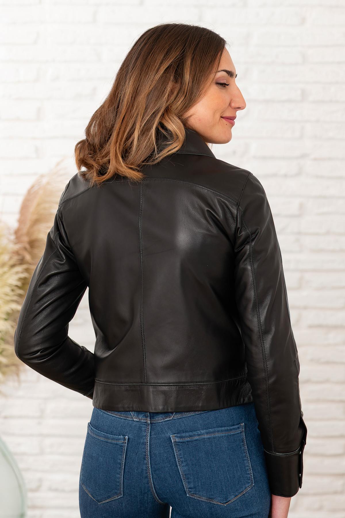 RUBYA NOIR 501: fine black sheep leather by Oakwood. Soft and bold. - Image n°5
