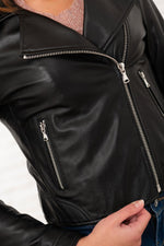 Oakwood's KITTY NOIR 501: a slim, lightweight black lambskin jacket. - Image n°5