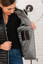 Sleek lambskin coat: zip closure and secure zipped pockets. - Image n°5
