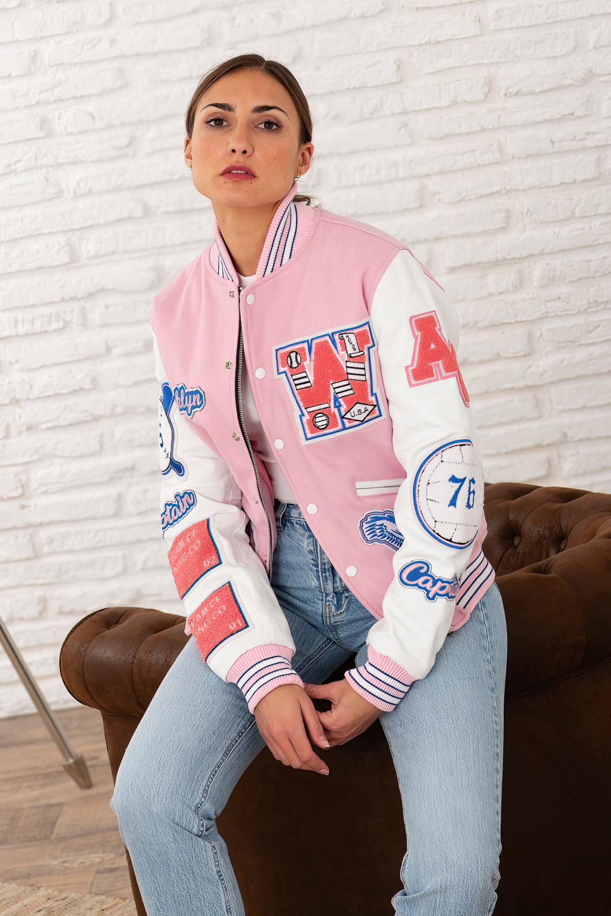 Oversized varsity jacket in rose bi-material-bold and sporty. - Image n°1