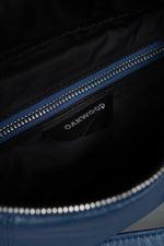 Indigo blue leather shoulder bag with metallic effect - Image n°4