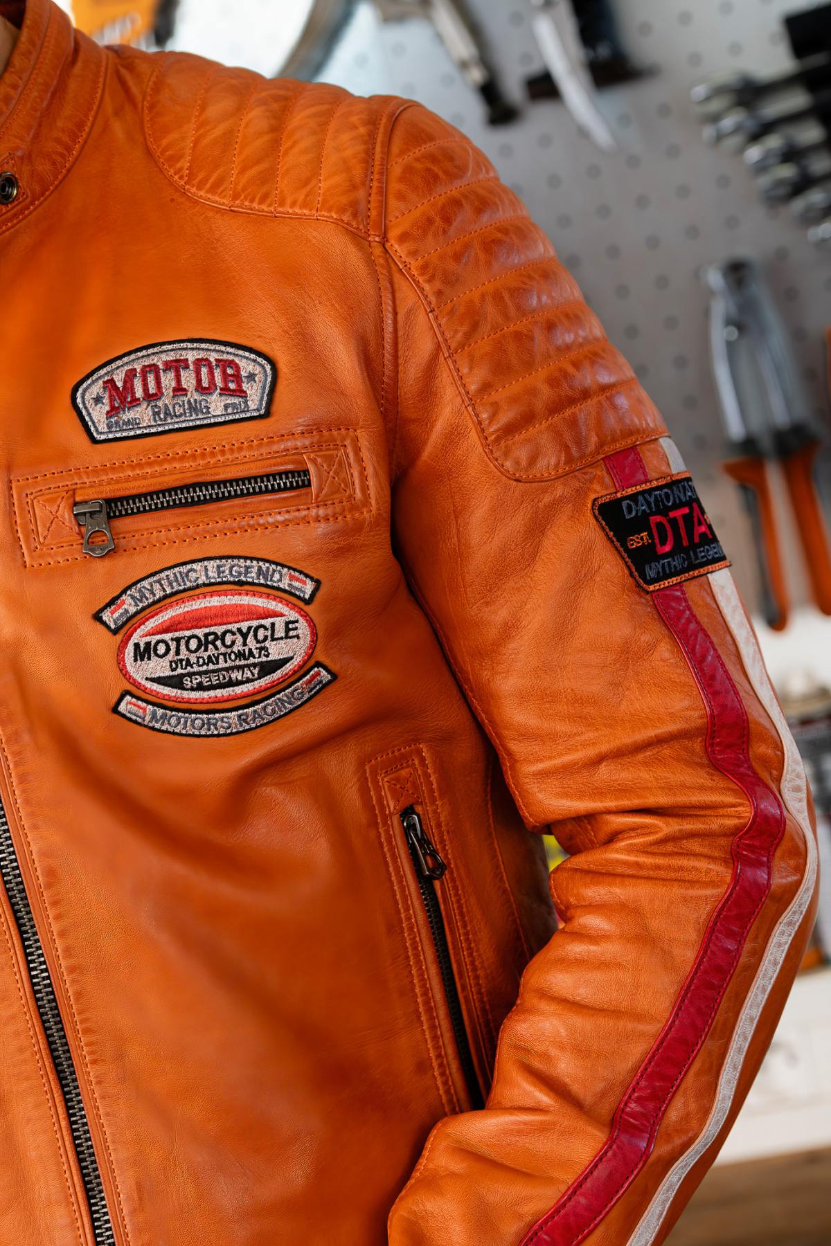 Vintage moto jacket in vegetable-tanned sheepskin, burnt orange hue. - Image n°6