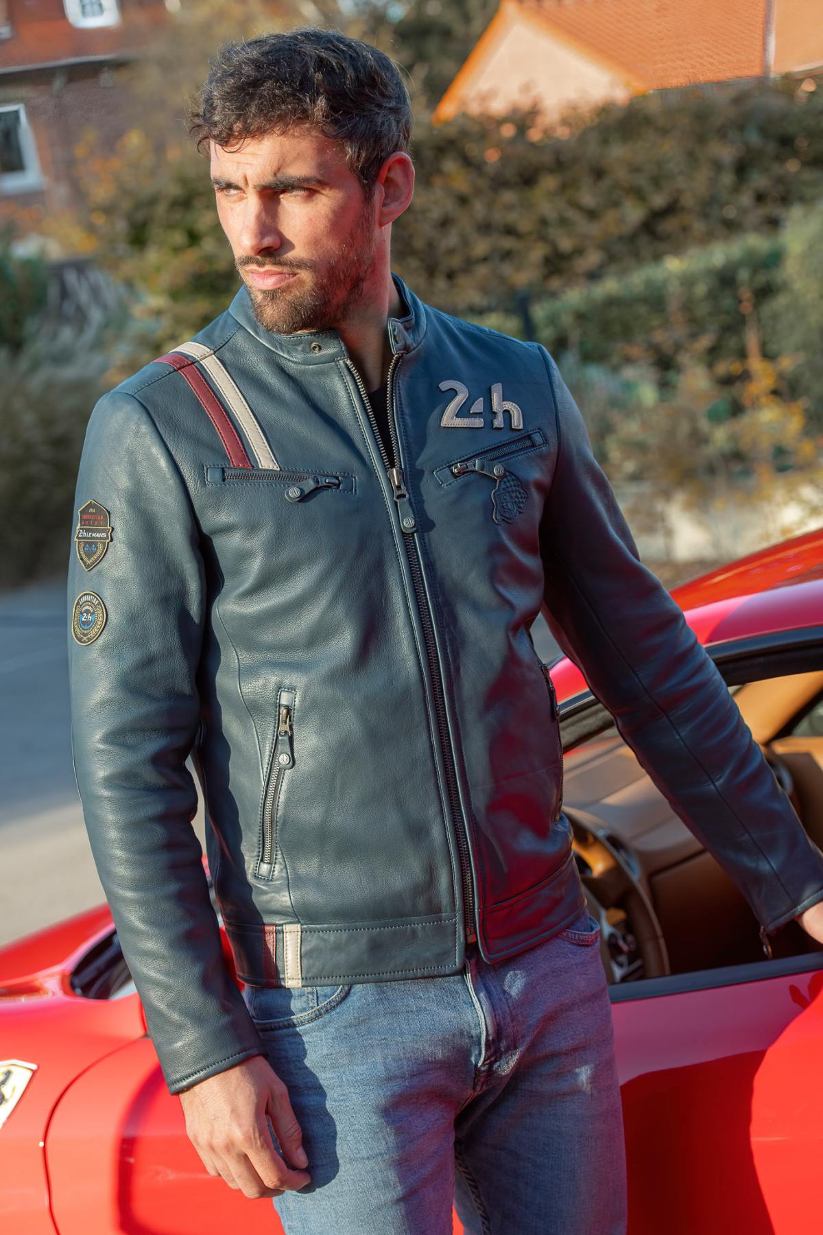 Royal blue sheepskin jacket, regular fit, perfect for all seasons. - Image n°6