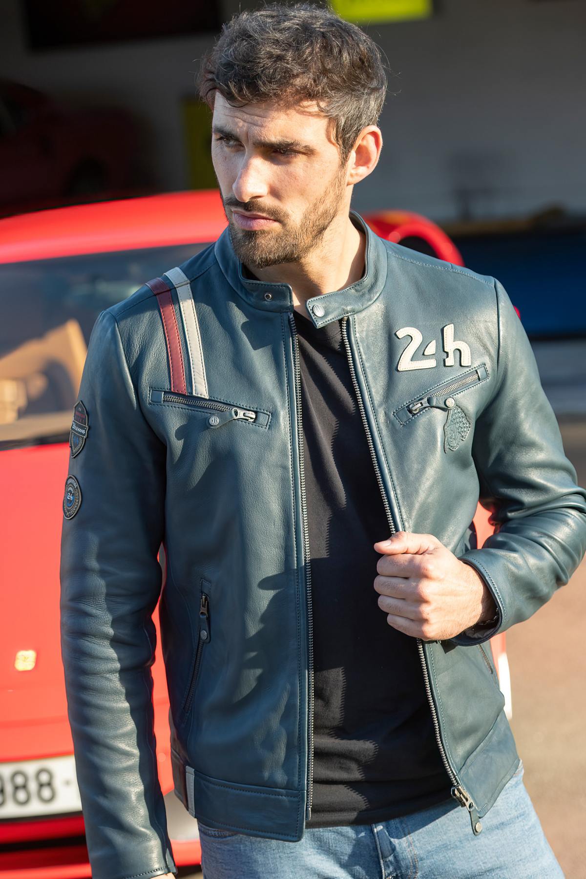 Royal blue sheepskin jacket, regular fit, perfect for all seasons. - Image n°5