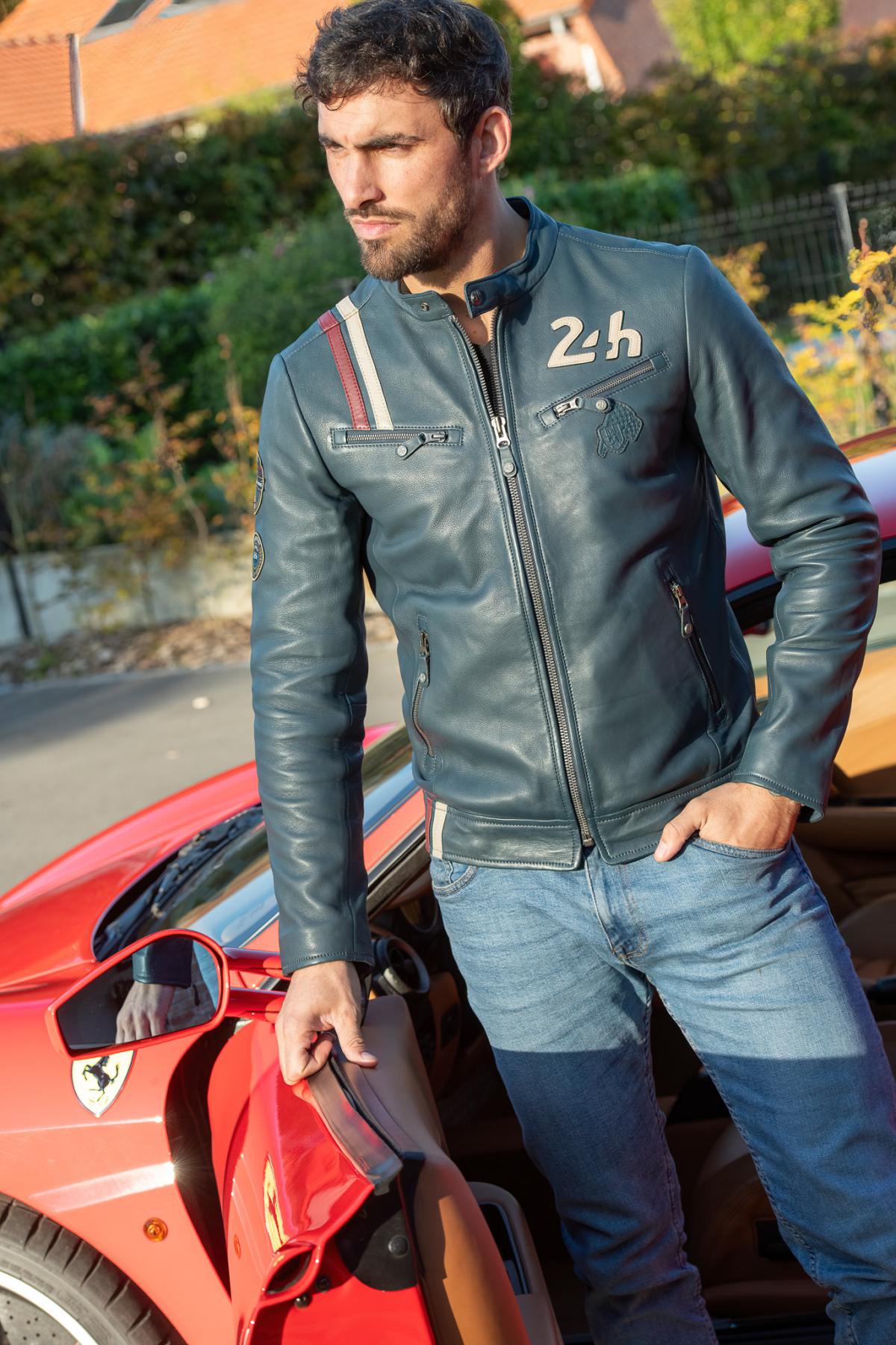 Royal blue sheepskin jacket, regular fit, perfect for all seasons. - Image n°1