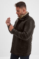 Daytona's reddish-brown sheepskin jacket: rugged, refined, timeless. - Image n°5