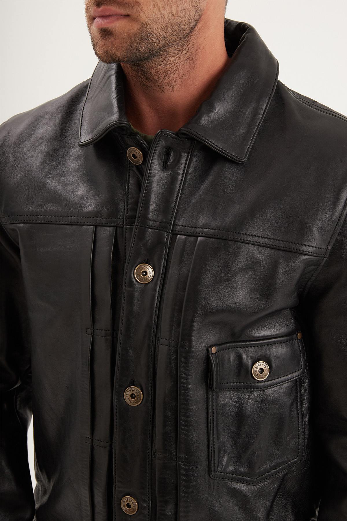 A horsehide jacket cut in the 1930s Type 1 style, made to endure. - Image n°9
