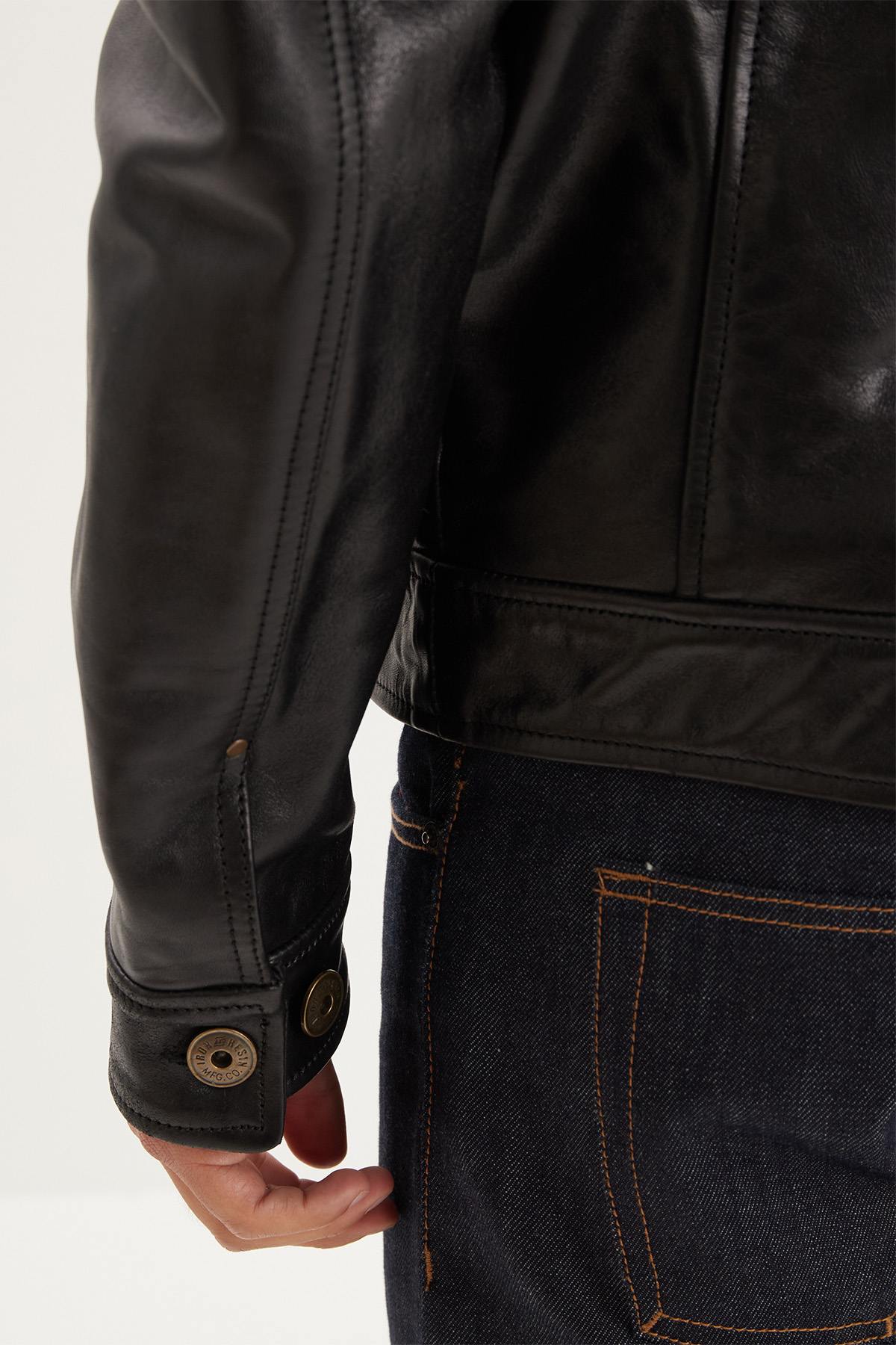 A horsehide jacket cut in the 1930s Type 1 style, made to endure. - Image n°8