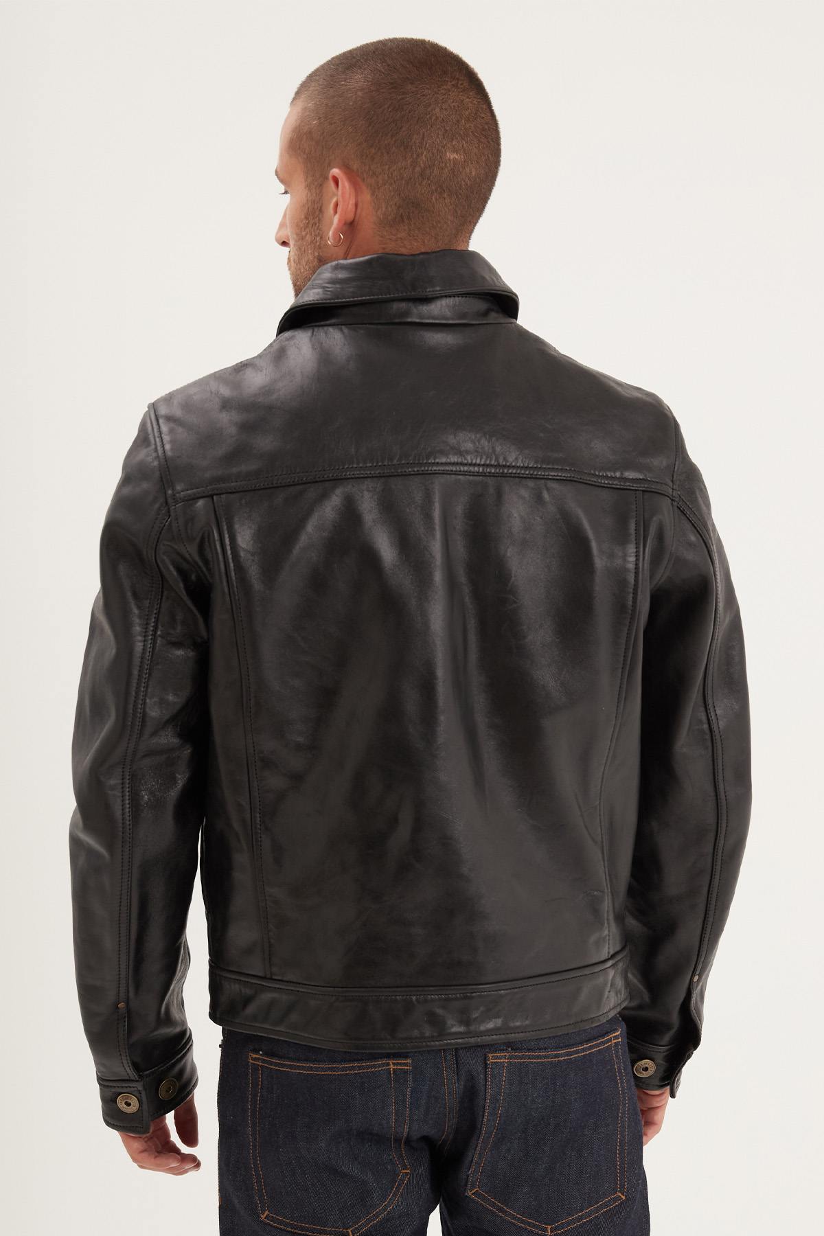 A horsehide jacket cut in the 1930s Type 1 style, made to endure. - Image n°6