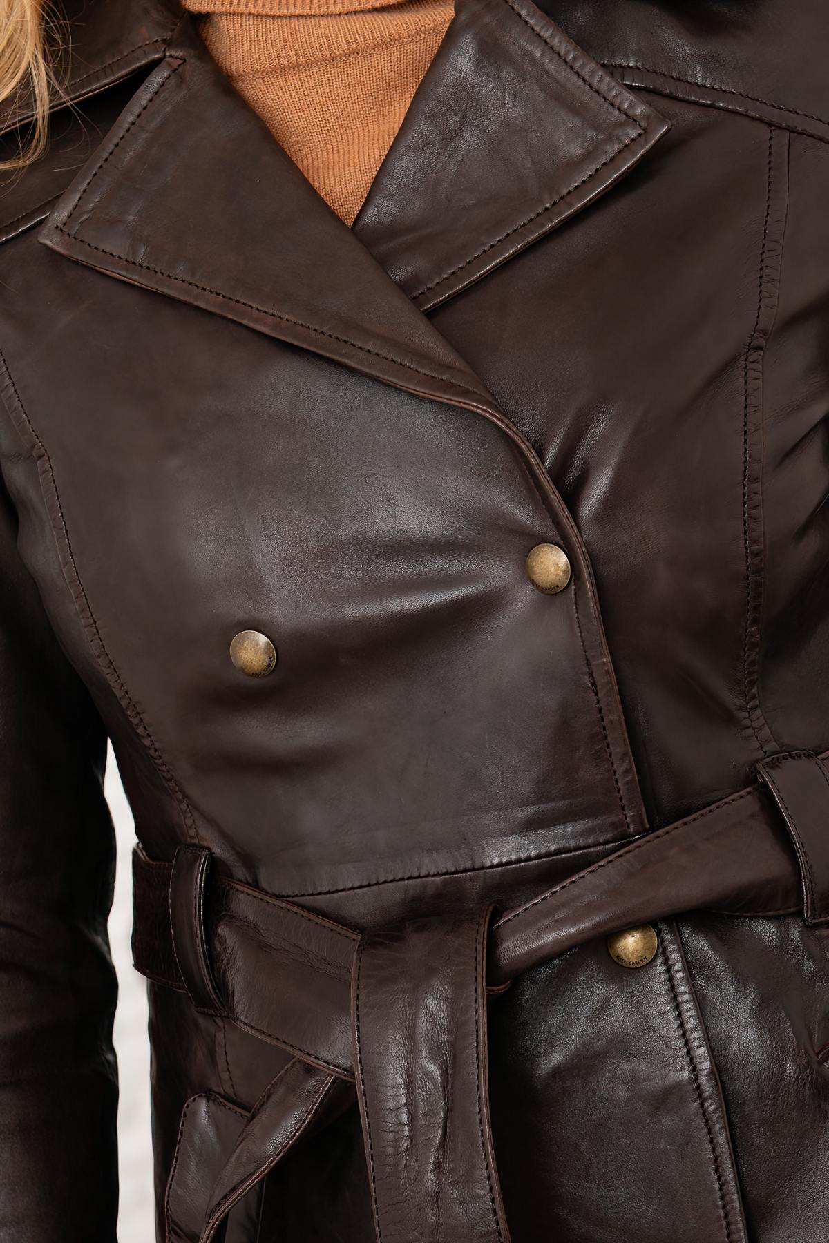 Slim-fit sheepskin jacket in deep brown with a high neck and pockets. - Image n°3
