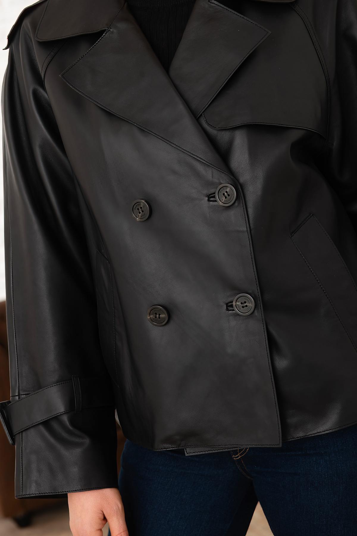 The Kassie Noir 501 by Oakwood: a timeless black sheep leather jacket. - Image n°2