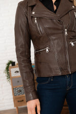 Chocolate shearling perfecto: slim fit, asymmetric zip, snap collar. - Image n°6