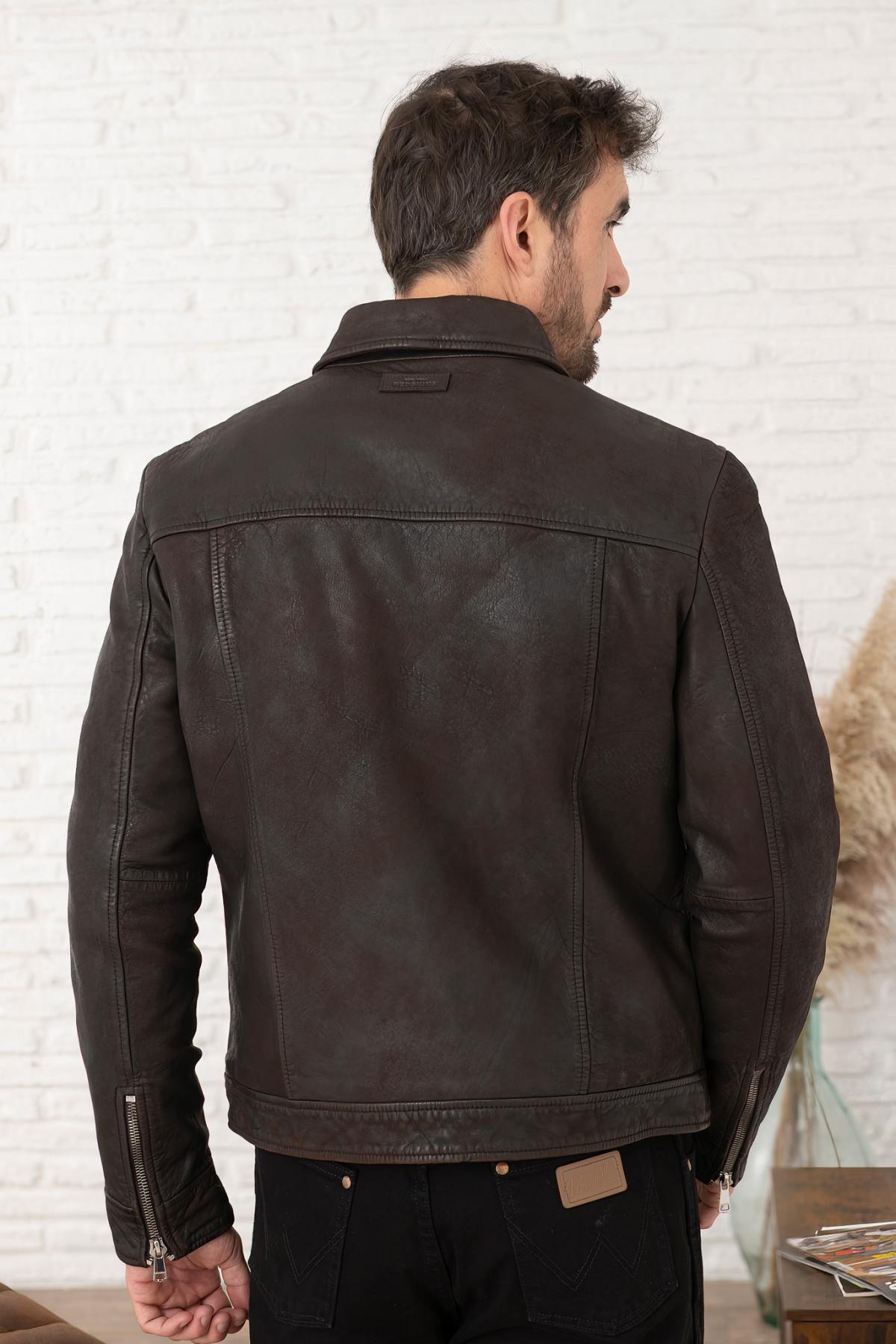 Rich brown sheepskin jacket-supple, durable, and timelessly stylish. - Image n°3