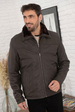 Serge Pariente's dark brown sheepskin jacket: straight fit. - Image n°4