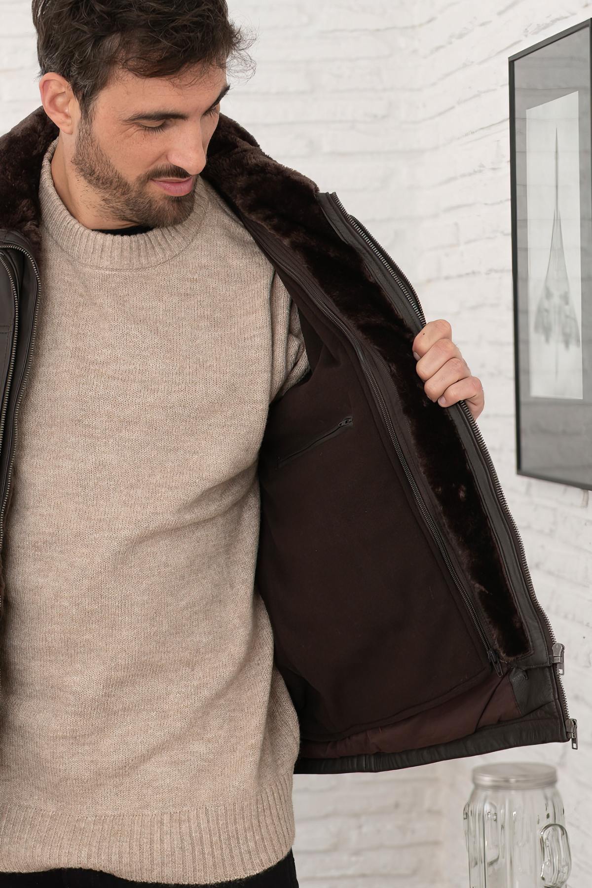 Serge Pariente's dark brown sheepskin jacket: straight fit. - Image n°7