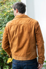 Cognac suede-effect buffalo leather, a fresh take on the jeans jacket. - Image n°4