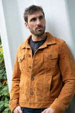 Cognac suede-effect buffalo leather, a fresh take on the jeans jacket. - Image n°3