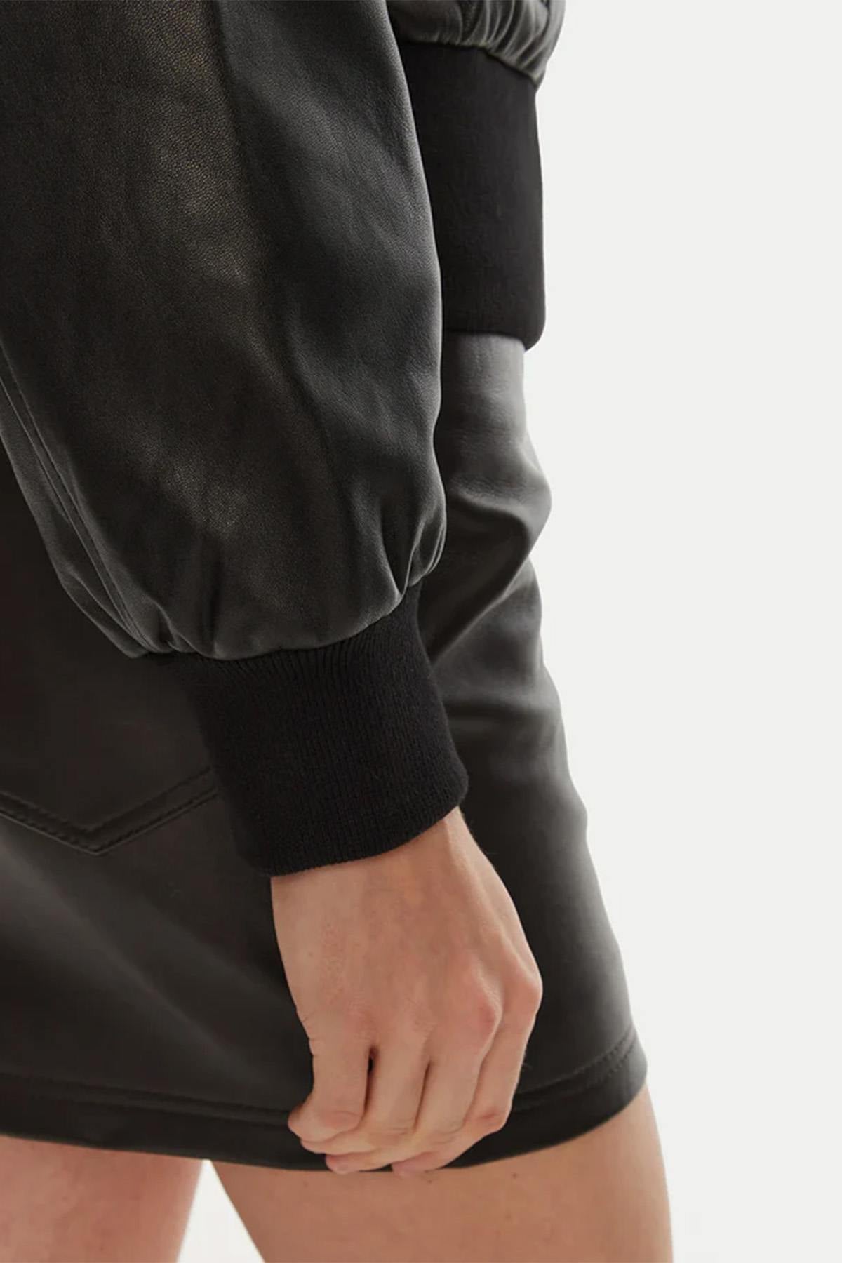 Black lambskin bomber with ribbed trims and a green lining. - Image n°5